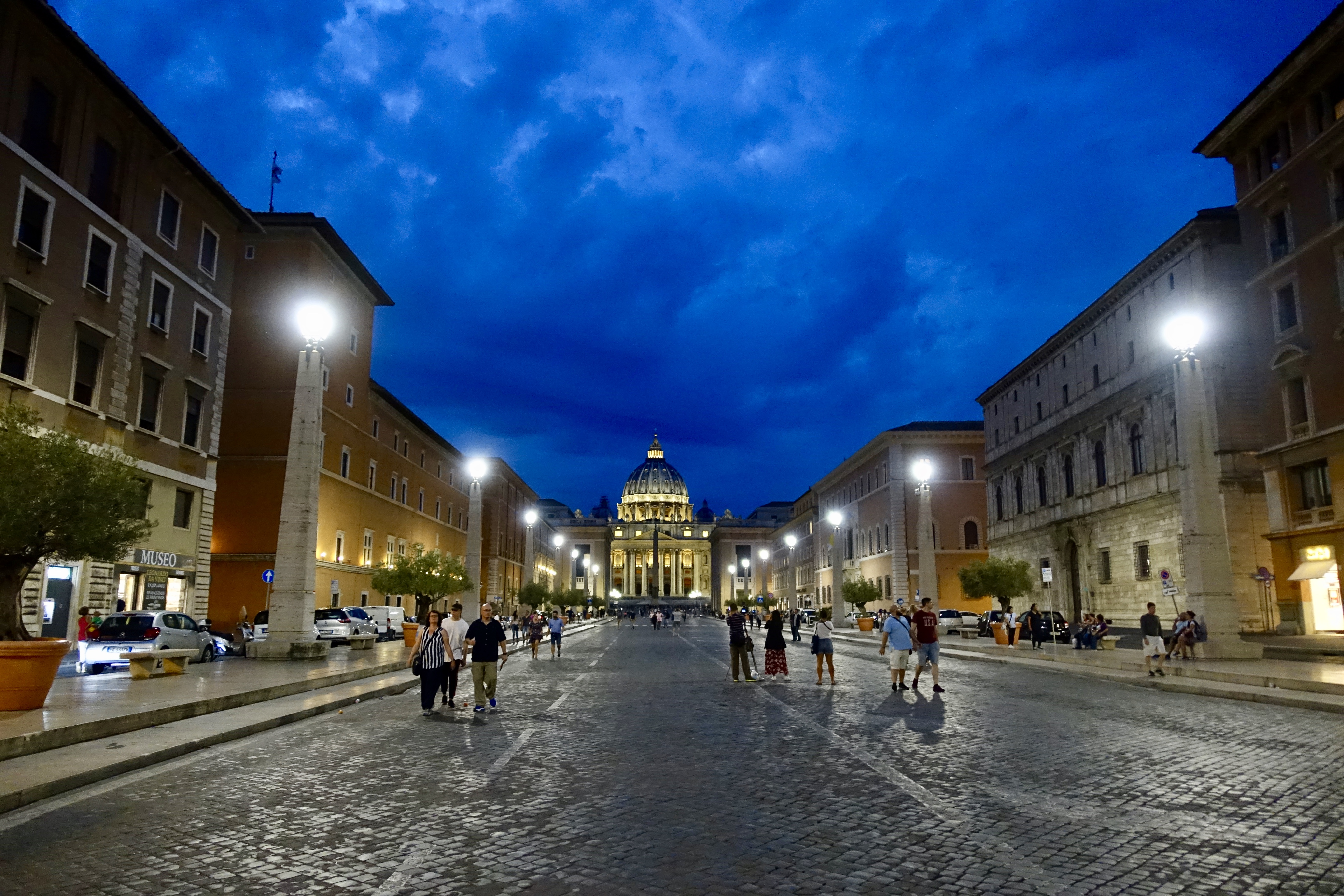 【イタリア旅行】夕暮れの刻、神秘的な世界遺産ローマ