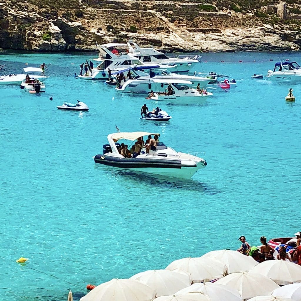 海外旅行 絶景が広がる奇跡の海 マルタのブルーラグーンを求めて