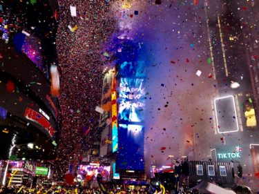 ニューヨーク、タイムズスクエアの世界最大級カウントダウン！！