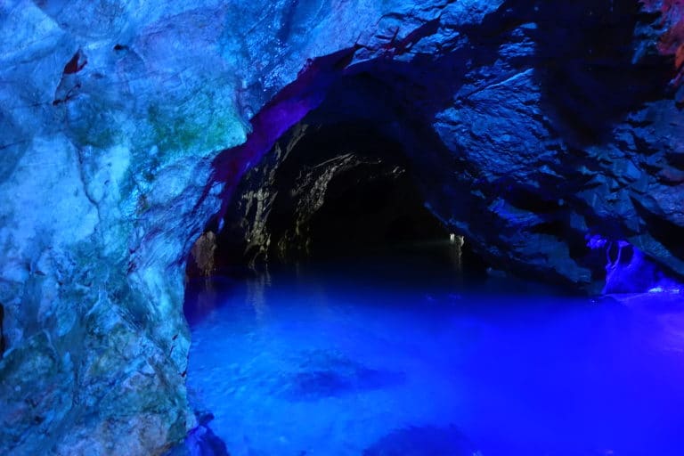 大分観光 青に輝く洞窟 観光スポット 稲積水中鍾乳洞